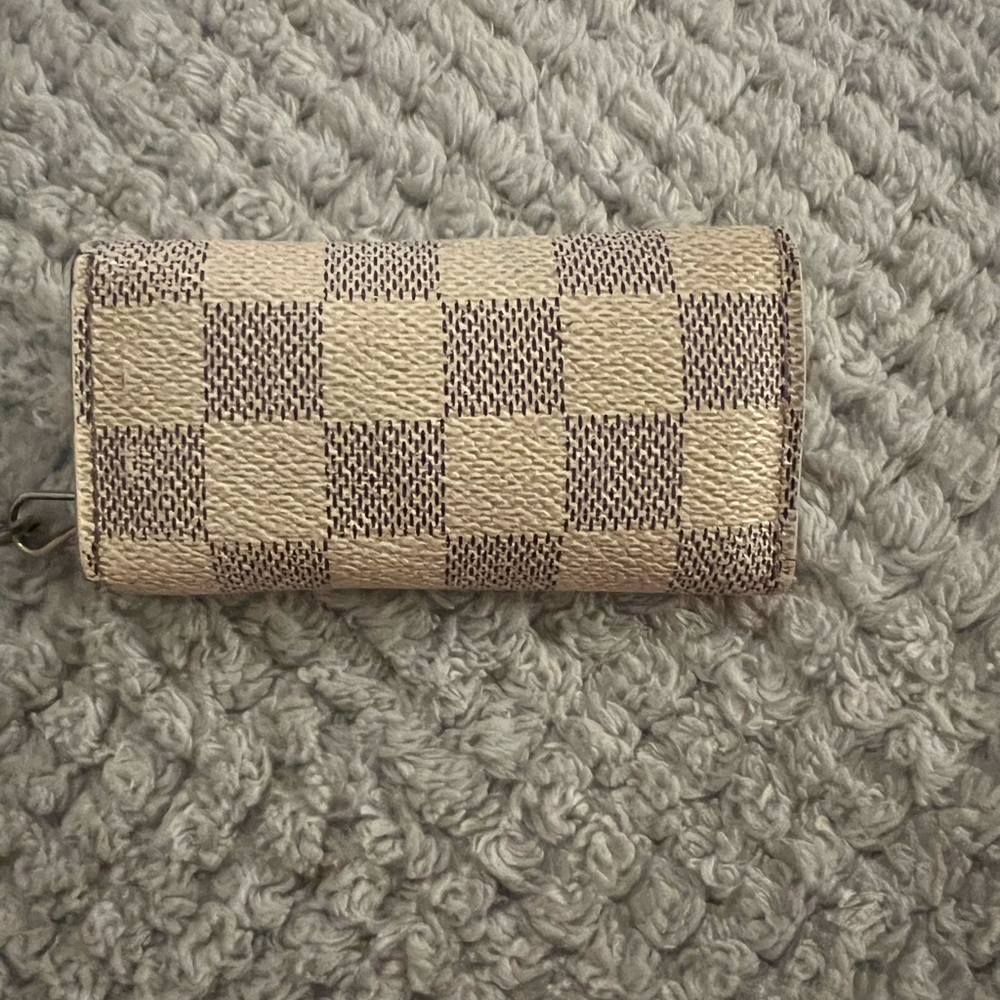 Louis Vuitton Checkered Key Holder - Picture 2 of 5